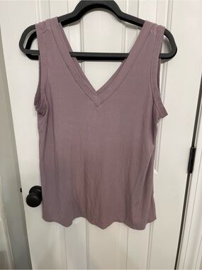 Women's V-Neck Sleeveless Tank Top - Dusty Lavender